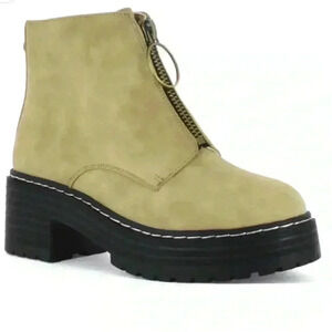 Seven7 Zoe Sand Boots, size 10 Women’s.